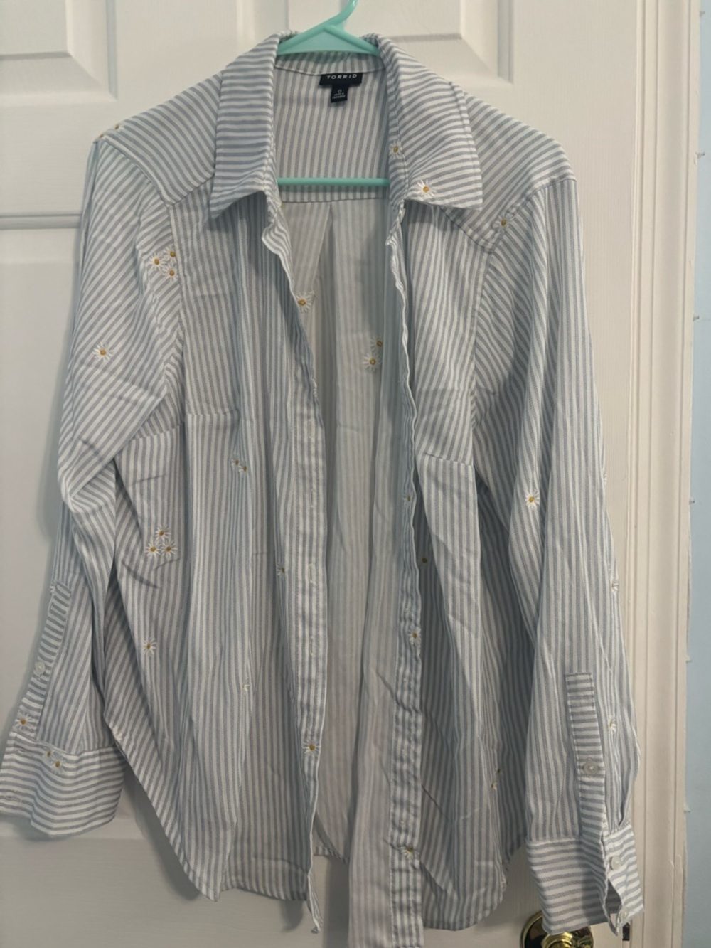 New, Torrid daisy button up size 0
